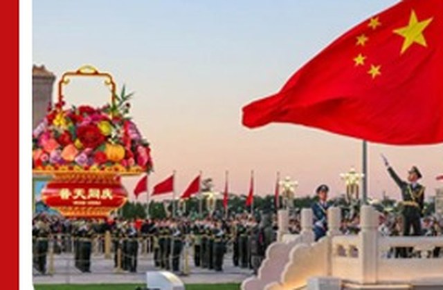 升旗仪式与广场花篮