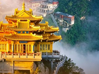 郑州·嵩山少林寺·龙门石窟·老君山金顶·丽景门古街·开封包公祠·清明上河园 双飞纯玩4日游