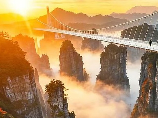 南宁起止·长沙·韶山·黄龙洞·张家界·云天渡玻璃桥·天门山·芙蓉镇·凤凰古城 双高6日纯玩（五星帝王）
