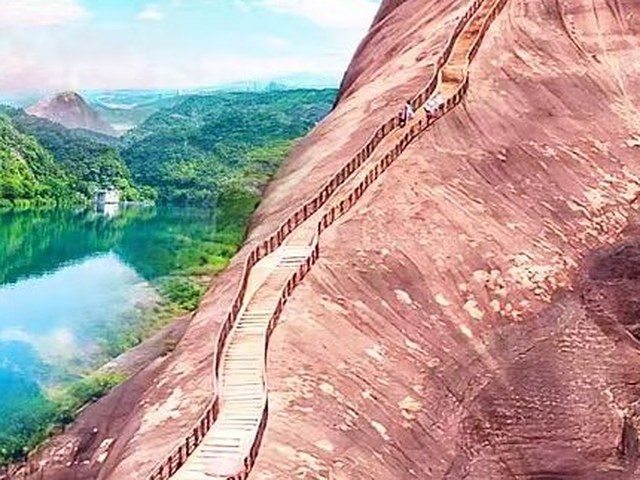 南宁起止·郴州东江湖·高椅岭·莽山五指峰·裕后街 双高5日（人间仙境·专车专导）
