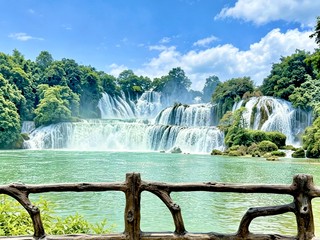 南宁出发德天瀑布·古龙山大峡谷·巴马三日游