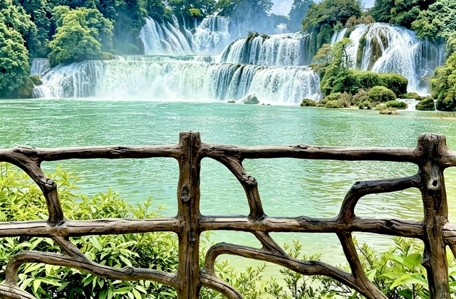 德天瀑布近景
